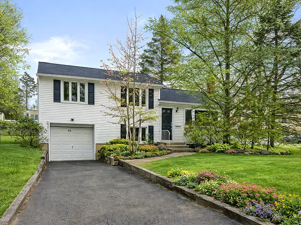 44 Knickerbocker Rd, Cresskill, NJ 07626
