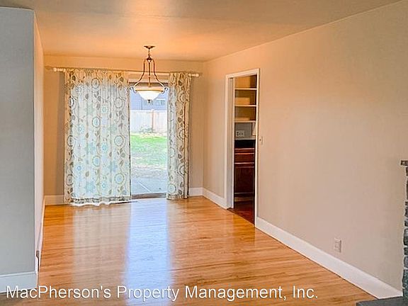 5th image of 1233 108th Ave NE