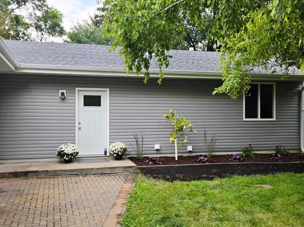 2510 Evergreen Rd N, Fargo, ND 58102