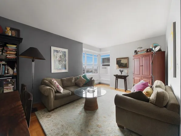 457 Fdr Drive image 1 of 9