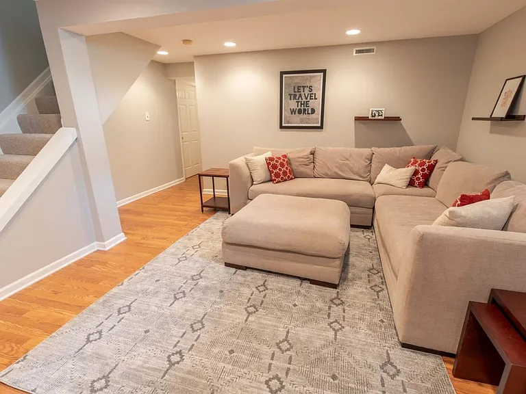 7713 Alexandra Dr — Photo 20