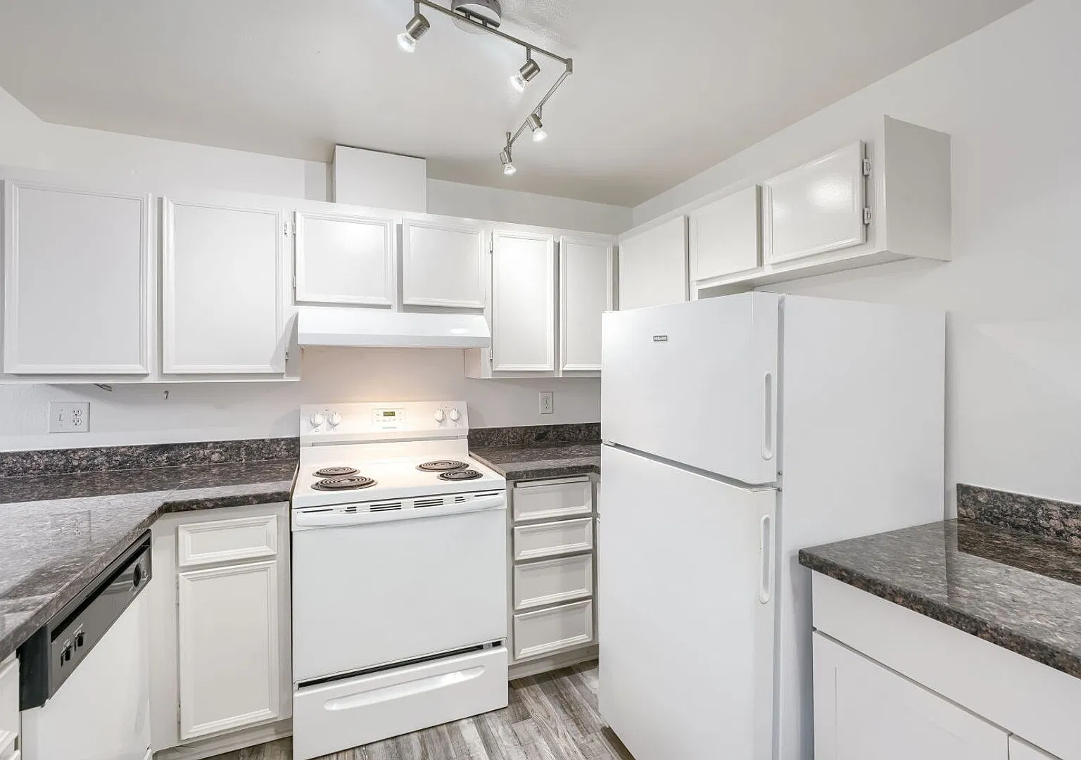 3022 Seatac — Photo 3