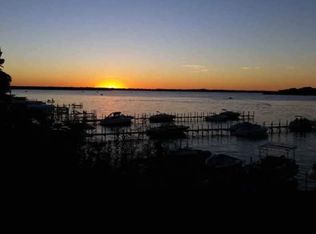25 Lakeshore Dr #212, Arnolds Park, IA 51331