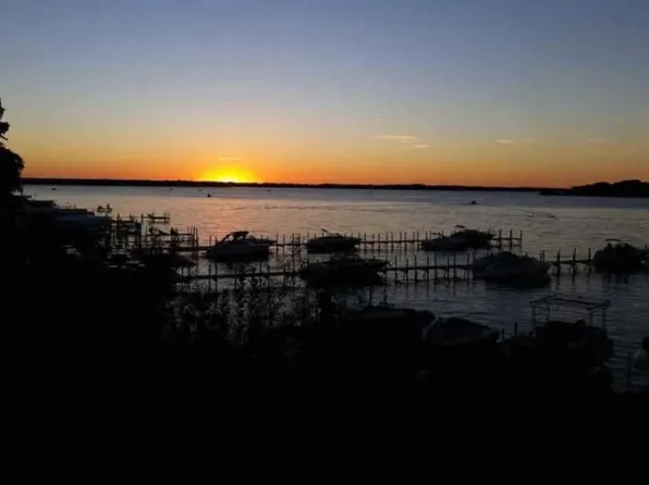 25 Lakeshore Dr #202, Arnolds Park, IA 51331
