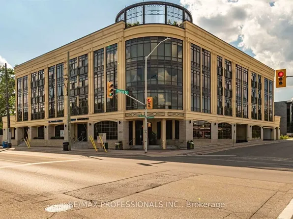 205 Lakeshore Rd W #208, Oakville, ON L6K 0H8