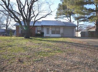 1806 Green Acres Cir, Springdale, AR 72764