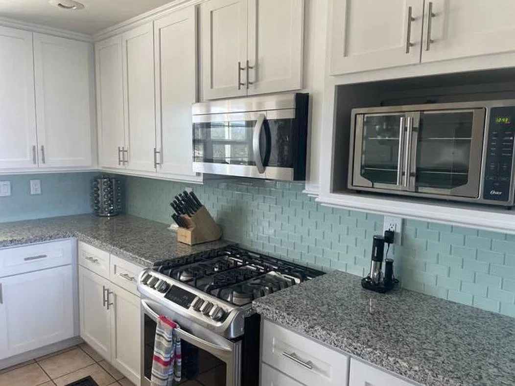 6 bed, 4254 sqft, $6,500 — Photo 3