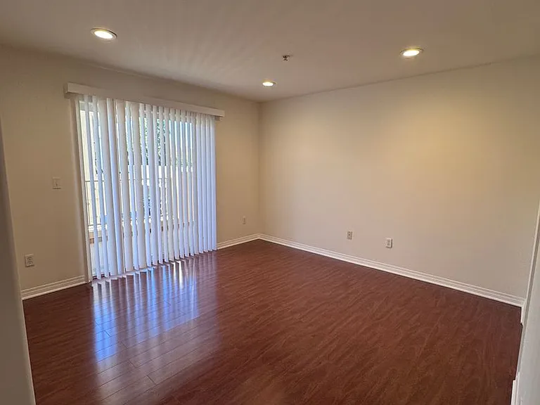 13525 Vanowen St #103 — Photo 12