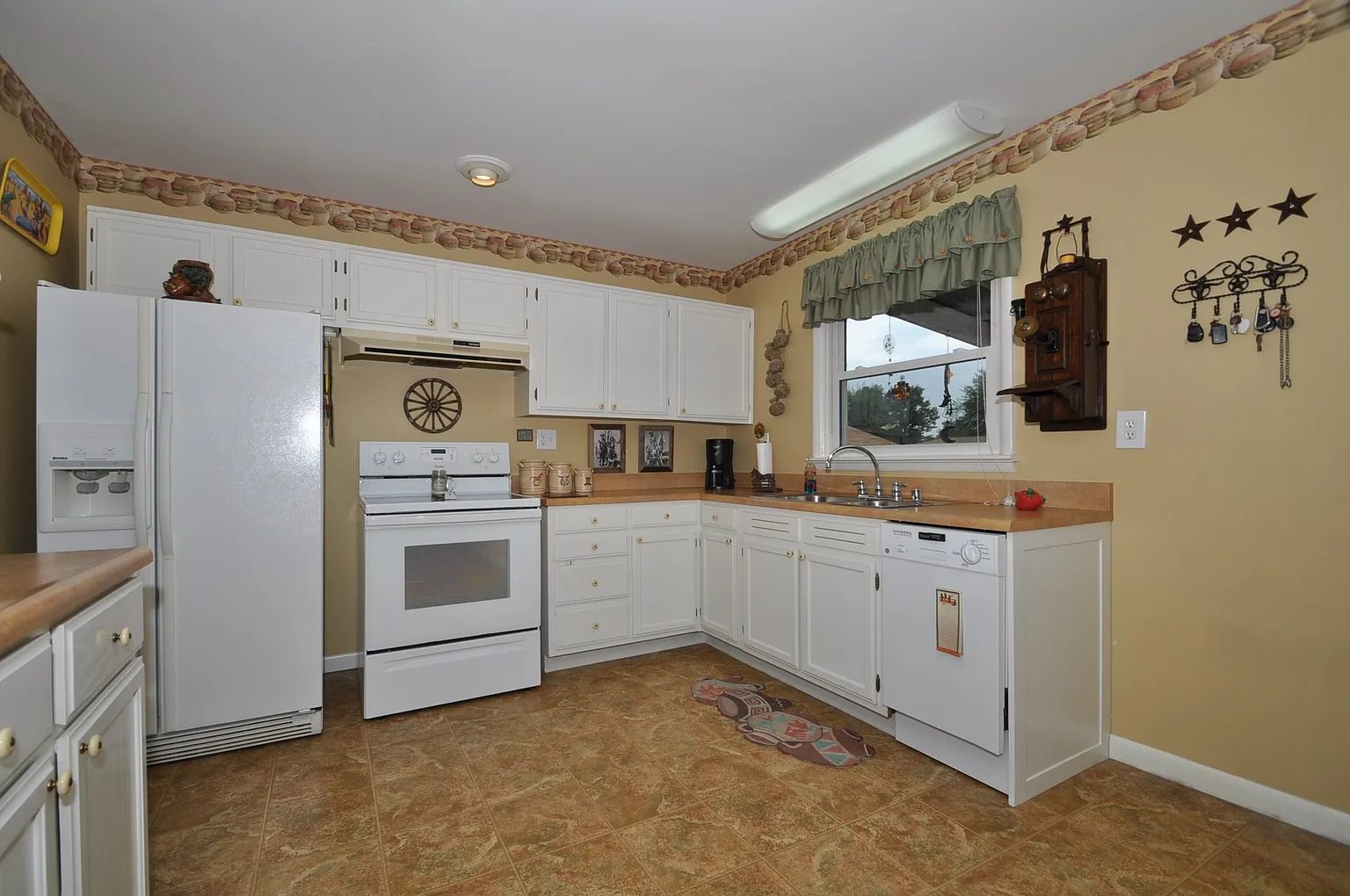 9004 Seaforth Dr photo 1