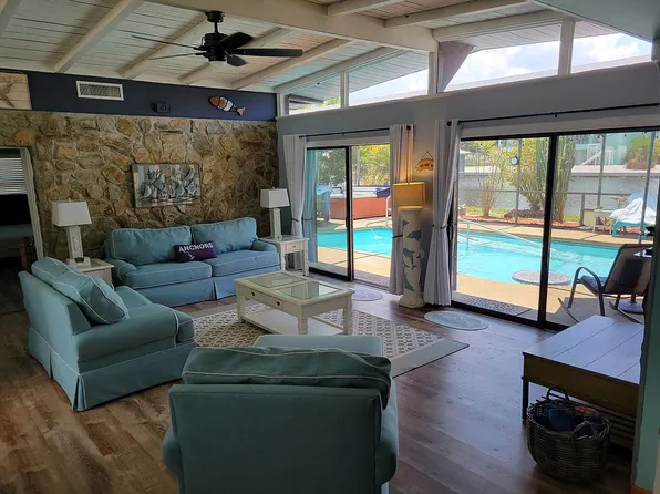 820 Blue Heron Blvd, Ruskin, FL 33570