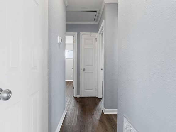 4th image of 2249 Corbett Ave