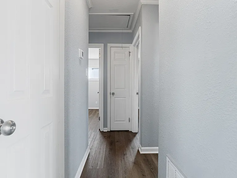 2249 Corbett Ave — Photo 4