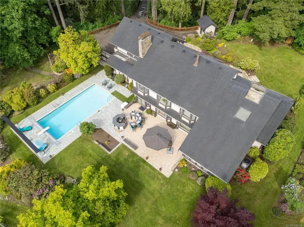 6434 Woodgrove Way, North Cowichan, BC V9L 5R4
