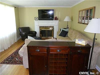 3rd image of 211 Huntleigh Ave