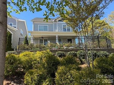 1st image of 527 Concord Rd