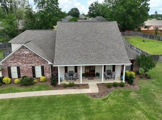 101 Rowan Oak Pl, Clinton, MS 39056