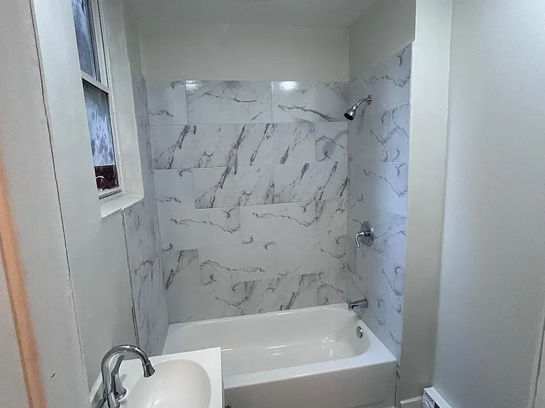 323 N 9th St #1 — Photo 4