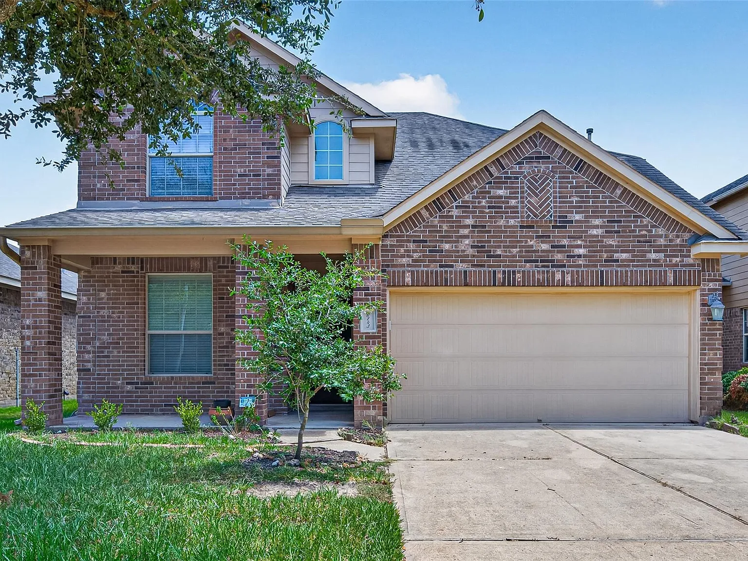 4 bed, 2.5 bath, 2302 sqft, $2,380 — Photo 1