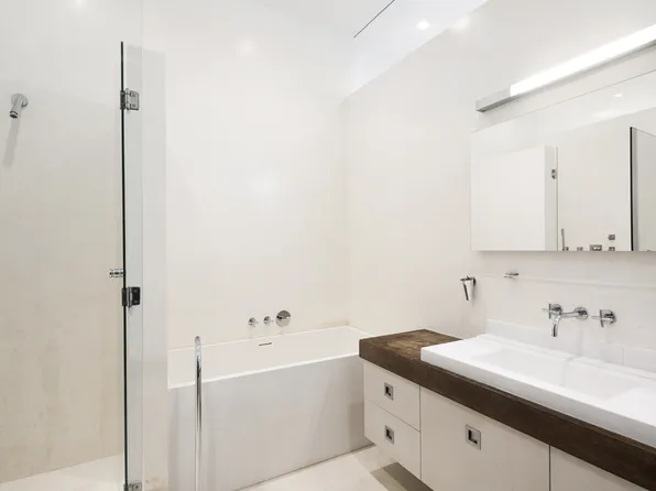 439 West 21st Street image 10 of 12