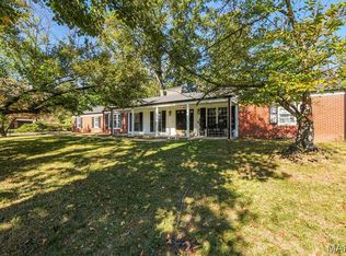 19 Villa Coublay Dr, Saint Louis, MO