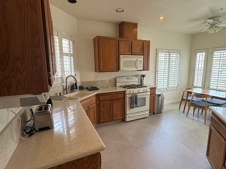 2221 Culpepper St — Photo 4