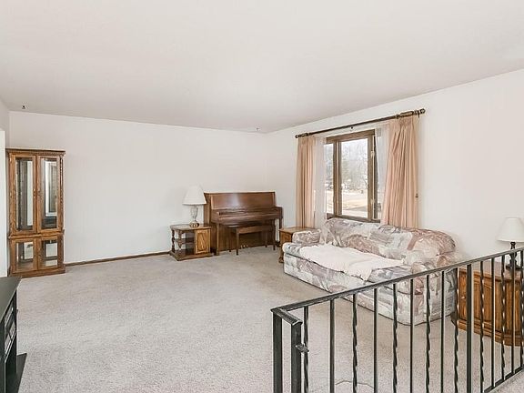 5th image of 16646 Mankato St NE