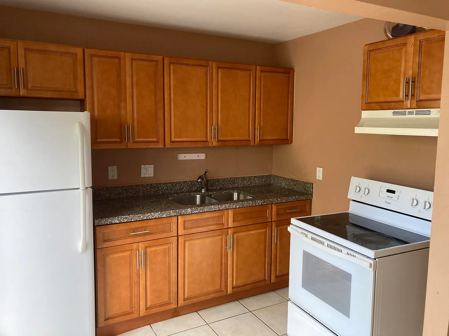2 bed, 1.5 bath, 938 sqft, $1,900 — Photo 3