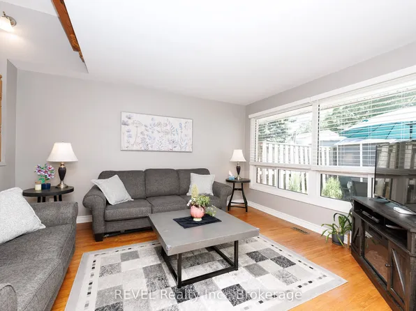 5 Woodlawn Dr #104, Grimsby, ON L3M 3T6