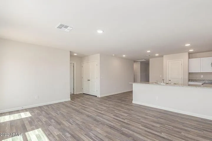 4 bed, 1400 sqft, $1,545 — Photo 2