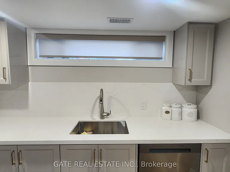 29 Caronport Cres #BASEMENT — Photo 6