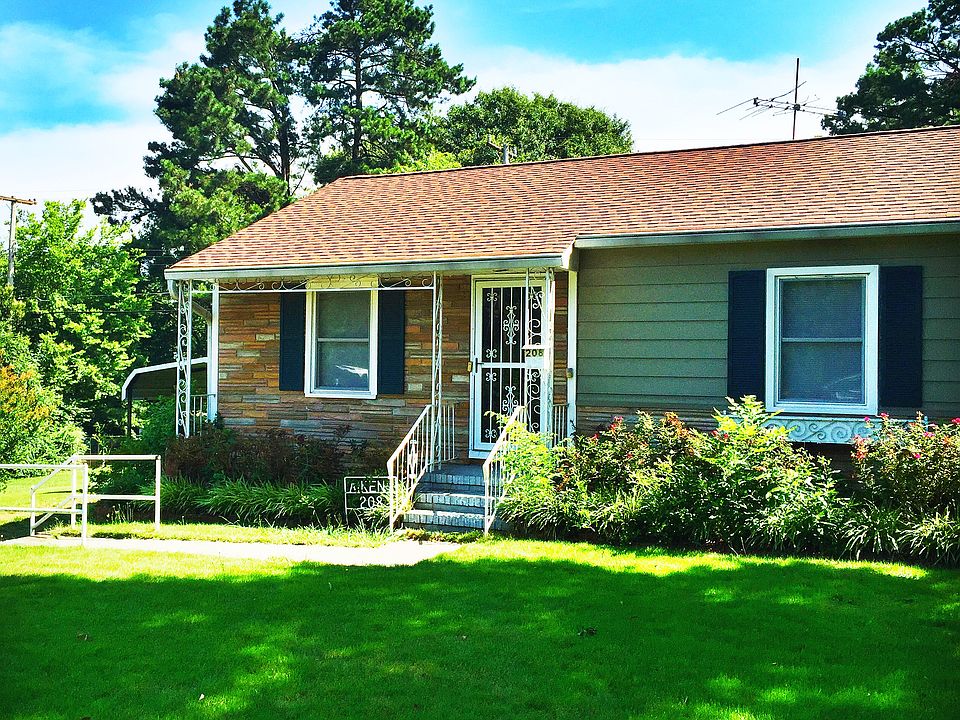 1st image of 208 Stone Dr
