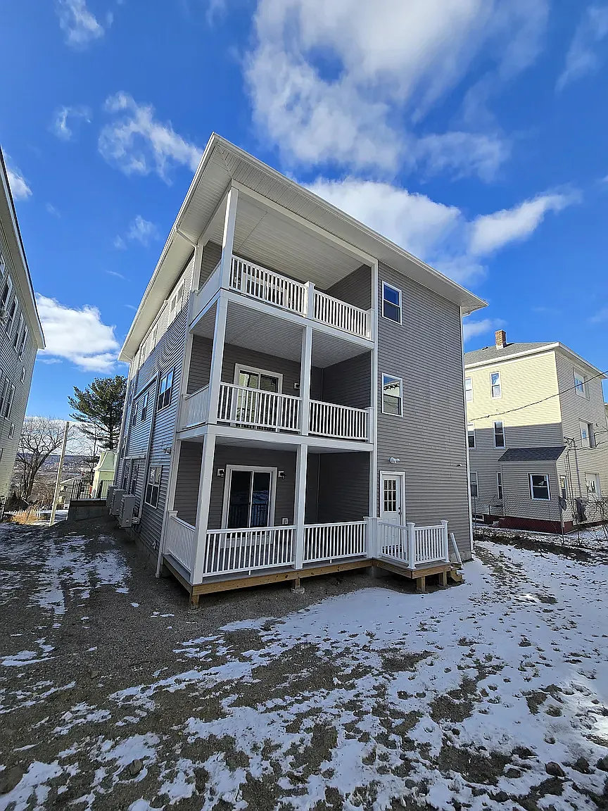 3 bed, 1.5 bath, 1317 sqft, $2,800 — Photo 2