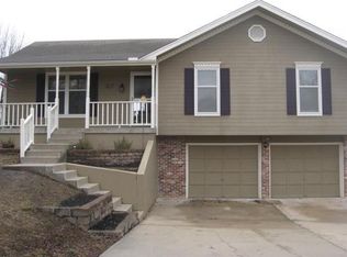 107 S Prairie Rose St, Smithville, MO 64089
