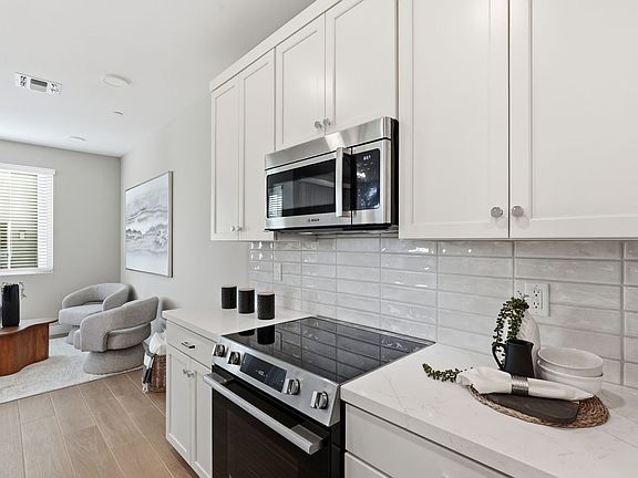 4th image of 850 N 8th Ave #9