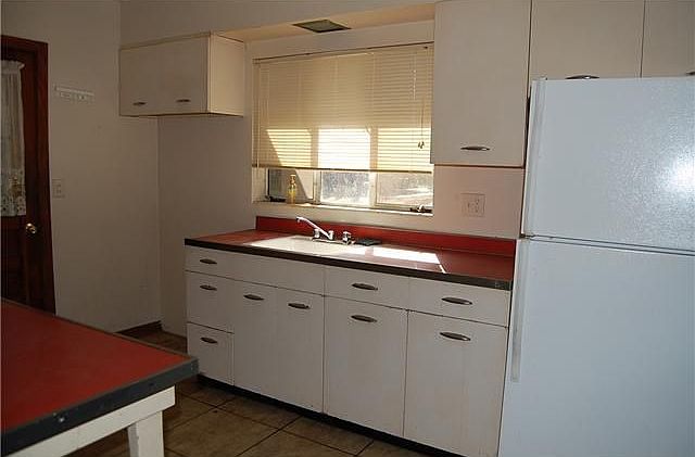 2nd image of 575 Live Oak Ave