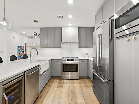 5th image of 830 Park Ave #201