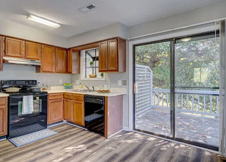 4155 Spirea Dr #D — Photo 8