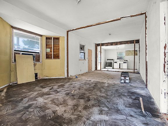 2nd image of 826 Kimball Lane