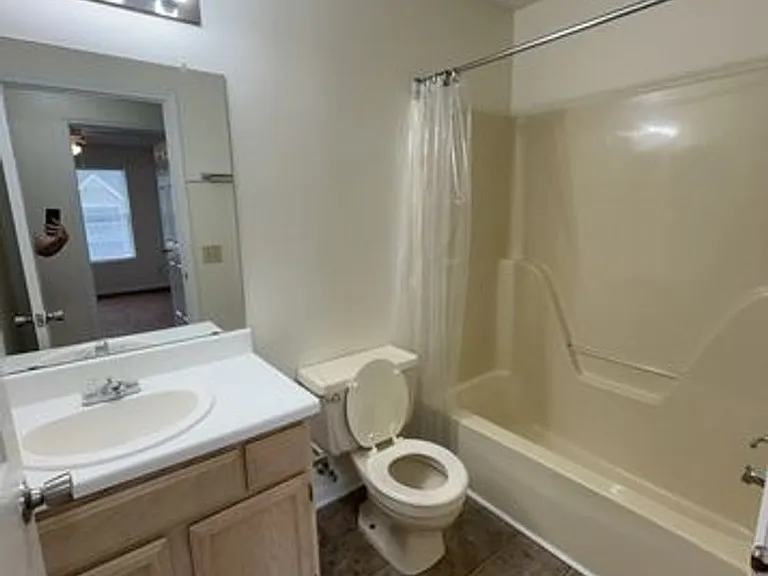 Creekwood Apartments — Photo 24