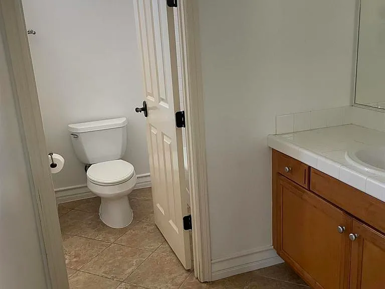 415 N Cedros N — Photo 11
