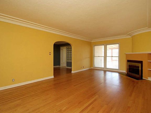 5th image of 1705 N Farris Ave