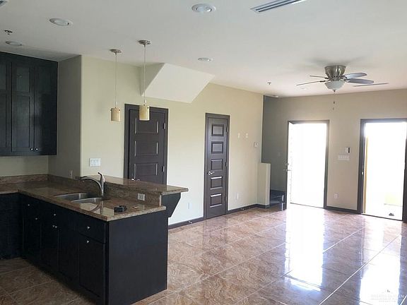 4th image of 1216 E Daffodil Unit A