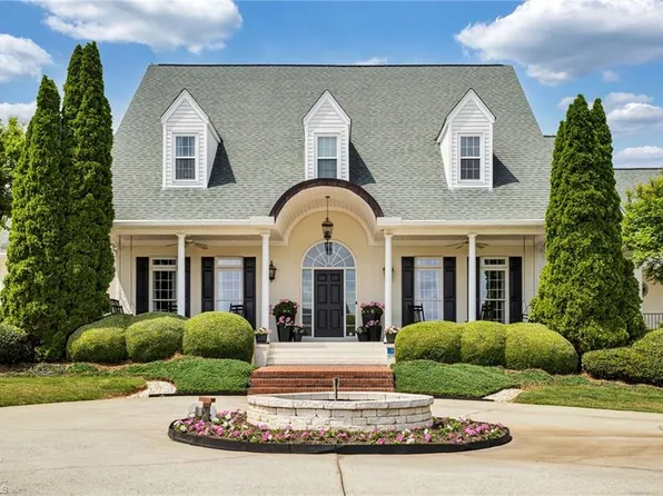 4449 Kendale Rd, High Point, NC 27265