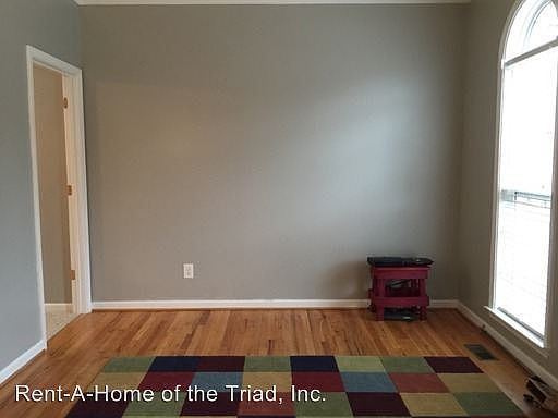 5th image of 27 Holly Springs Ln