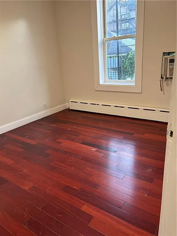 3 bed, 2.0 bath, 2880 sqft, $3,000 — Photo 2