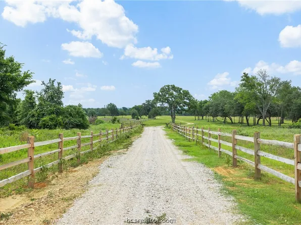 3320 County Road 430, Dime Box, TX 77853