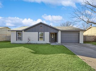 6908 Lincolnshire Ln, North Richland Hills, TX 76182