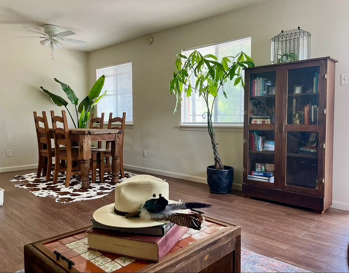 2 bed, 1000 sqft, $1,600 — Photo 1