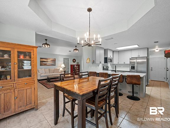 4th image of 805 Orchard Ln