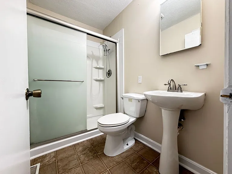 825 Parkway Dr — Photo 3